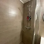 Kaksio 51m2 Ilmaisella Pysaekoeinnillae Ja Parvekkeella Apartamento *