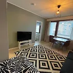 Kaksio 51m2 Ilmaisella Pysaekoeinnillae Ja Parvekkeella *